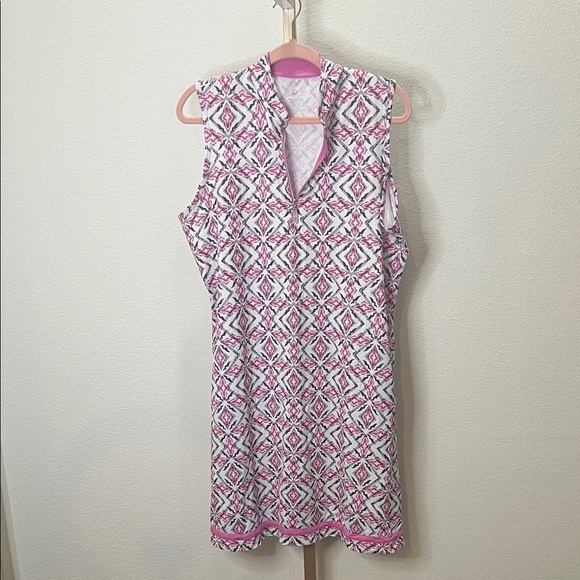Bette & Court Dresses & Skirts - Bette & Court dress Pink geometric print Large
